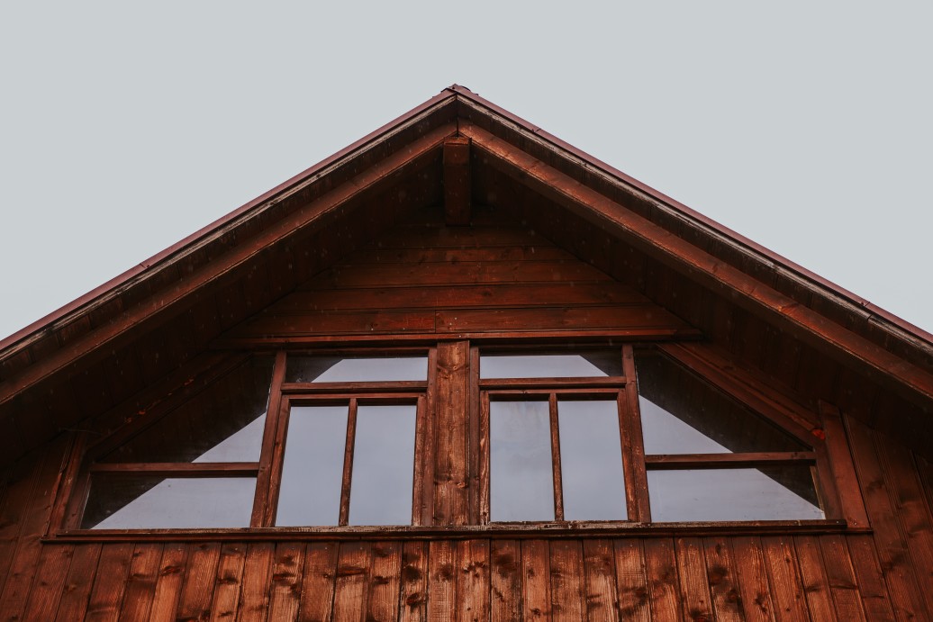 Gros plan sur l’importance d’une construction de maison en bois