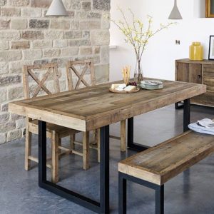 Décorer une salle à manger avec une table industrielle : que savoir ?