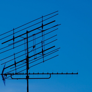 Antenne TNT : Faut-il choisir une antenne interne ou une antenne externe ?