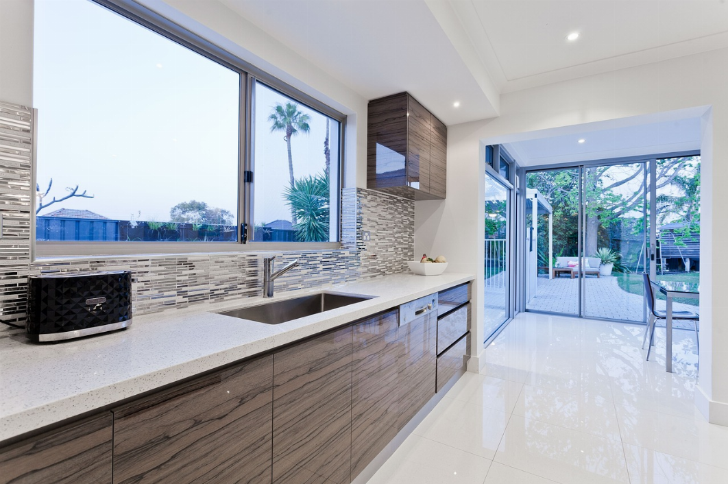 Credences de cuisine : Quels sont les avantages des carreaux de mosaique ?
